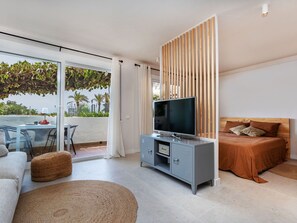 1 habitación, escritorio, tabla de planchar con plancha y wifi 