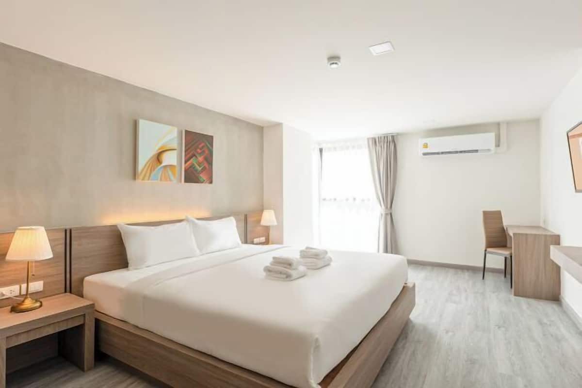 In-room safe, desk, free WiFi, bed sheets