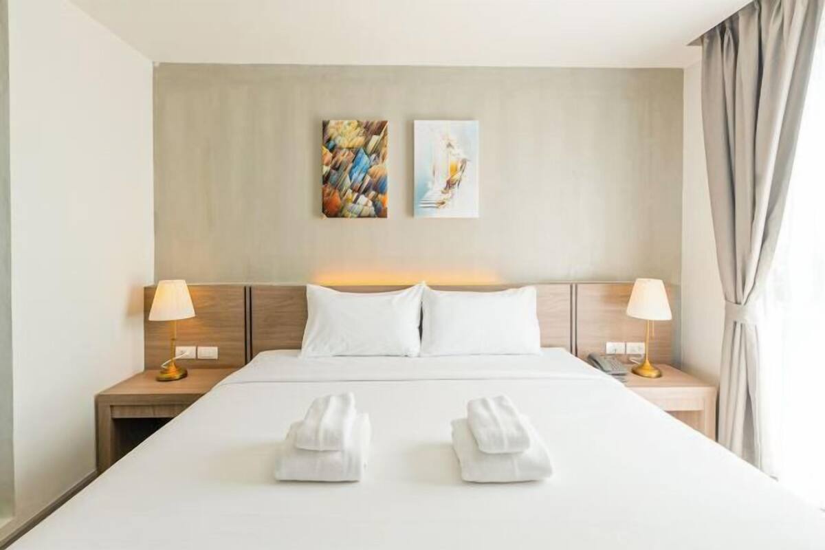 In-room safe, desk, free WiFi, bed sheets