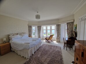 6 多间卧室、办公桌、熨斗/熨衣板、WiFi