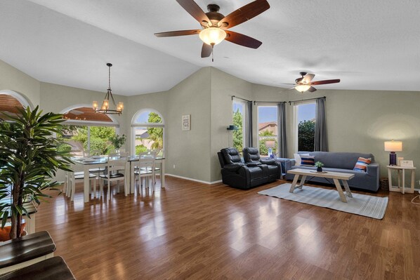 TV connectée, cheminée, baby-foot