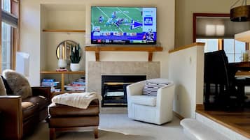 Smart TV, fireplace