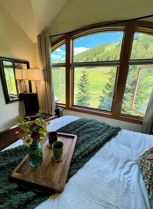 3 bedrooms, travel cot, free WiFi, bed sheets