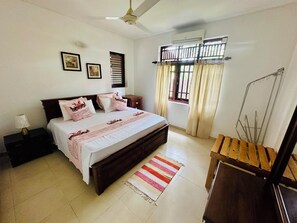 2 bedrooms, iron/ironing board, WiFi, bed sheets - CASA WINNIE with a beautiful garden (Kelaniya)