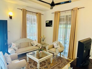 TV - CASA WINNIE with a beautiful garden (Kelaniya)