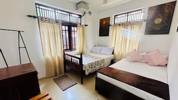 2 bedrooms, iron/ironing board, WiFi, bed sheets
