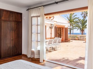 4 Schlafzimmer, Schreibtisch, Bügeleisen/Bügelbrett, WLAN