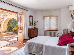 4 habitaciones, escritorio, tabla de planchar con plancha y wifi 