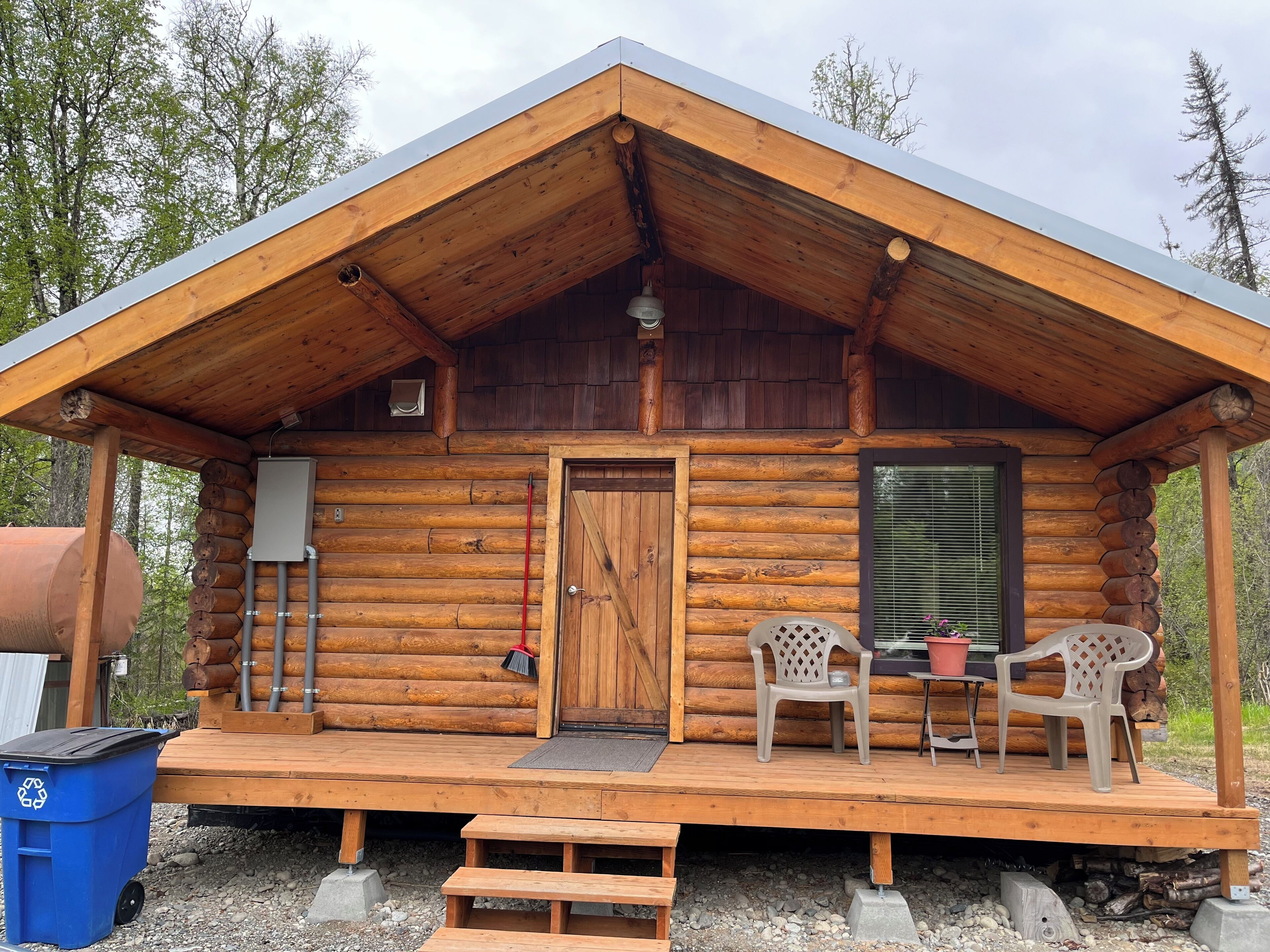 HATCHER PASS BEAR DEN CABIN