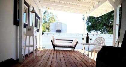 Romantic Hidden Tiny Home, 1 mile from the Sacramento river