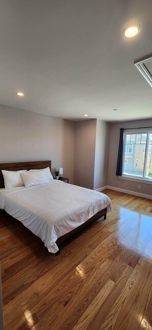 8 bedrooms, iron/ironing board, free WiFi, bed sheets