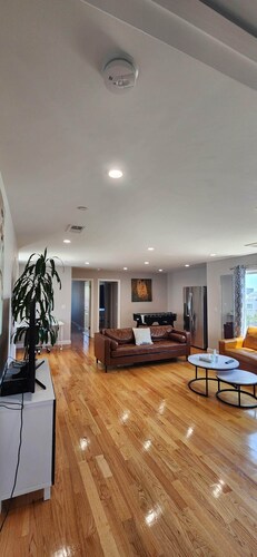8-BR, 8-Bath Home: Your Perfect Staycation near SF