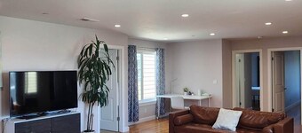 8-BR, 8-Bath Home: Your Perfect Staycation near SF