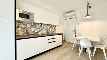 Microwave, dishwasher