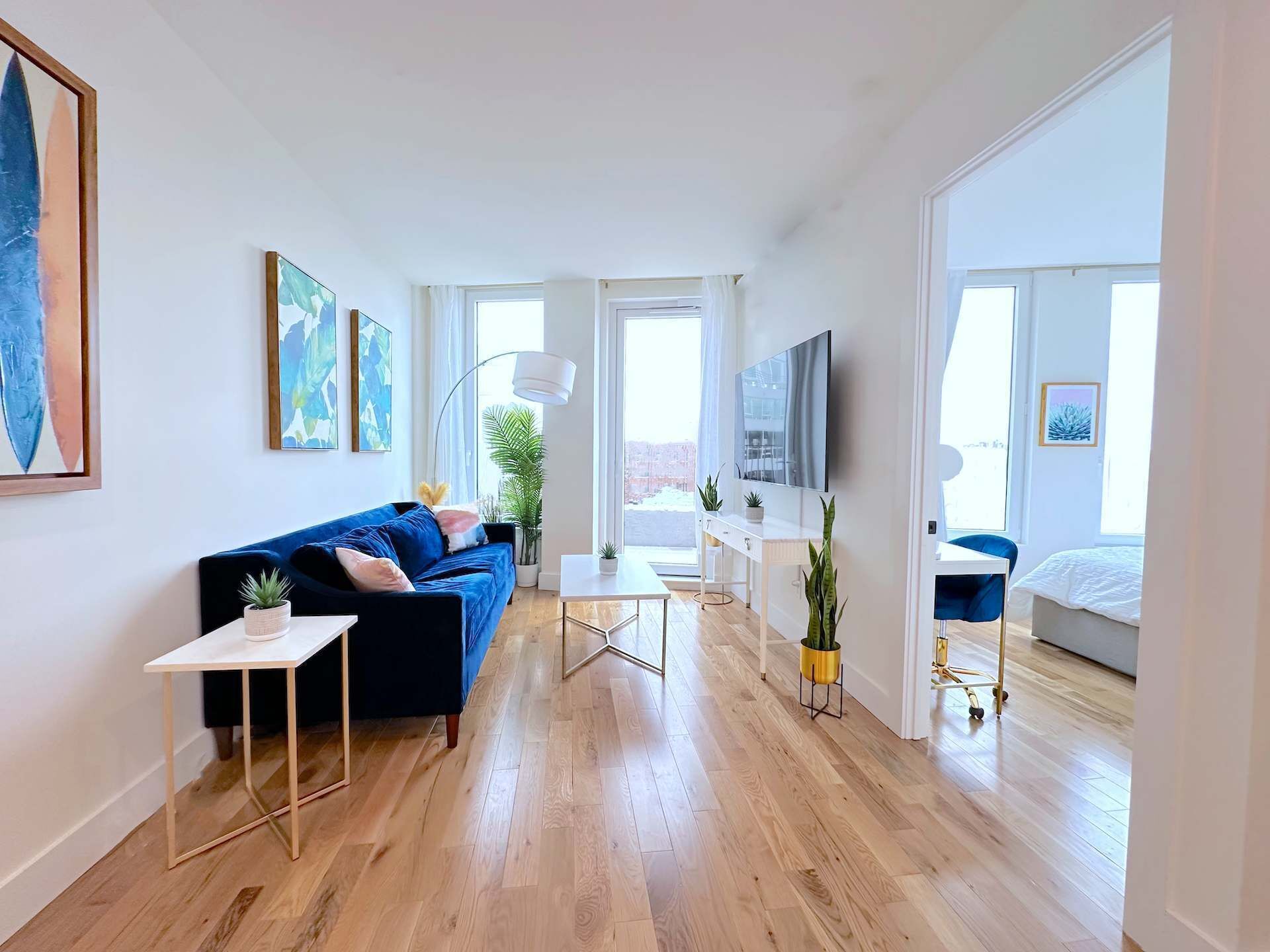 Una Smart TV, una oficina