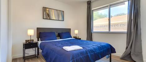 4 bedrooms, desk, iron/ironing board, WiFi