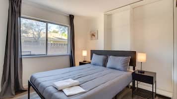 4 bedrooms, desk, iron/ironing board, WiFi