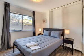 4 bedrooms, desk, iron/ironing board, WiFi