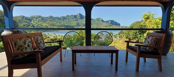 Potter's House Tsukamoto
An artist house with a beautiful view in the lagoon  
