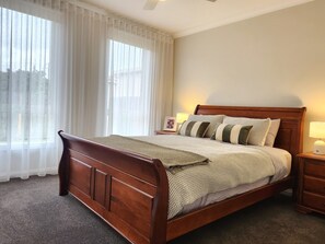 2 slaapkamers, een strijkplank/strijkijzer, gratis wifi, beddengoed