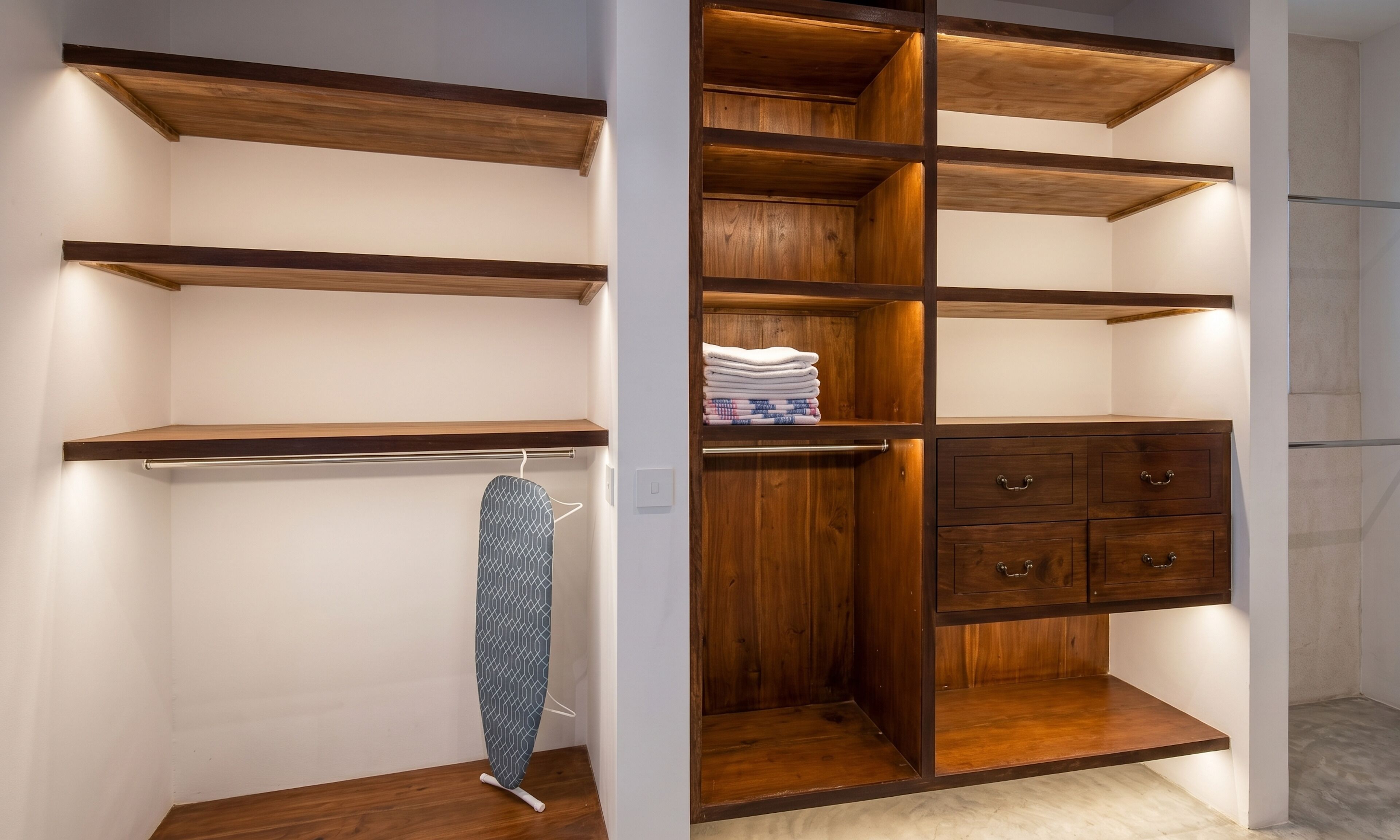 Villa, 2 chambres, vue jardin | Armoire