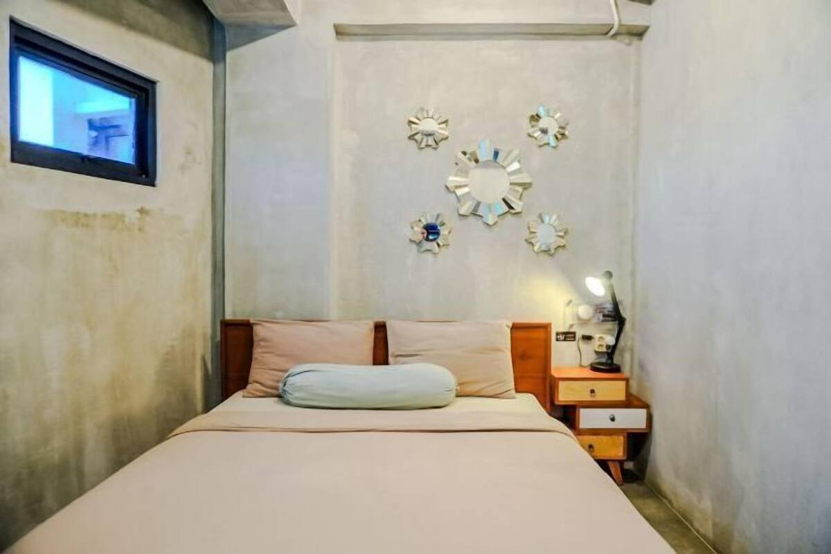 Pillow-top beds, desk, laptop workspace, free WiFi