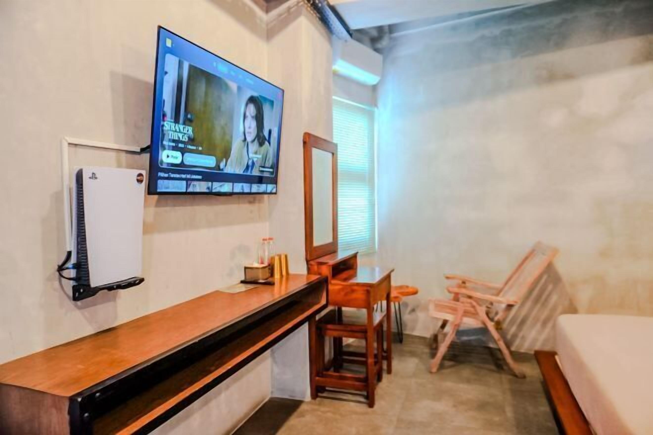 Pillowtop beds, desk, laptop workspace, free WiFi