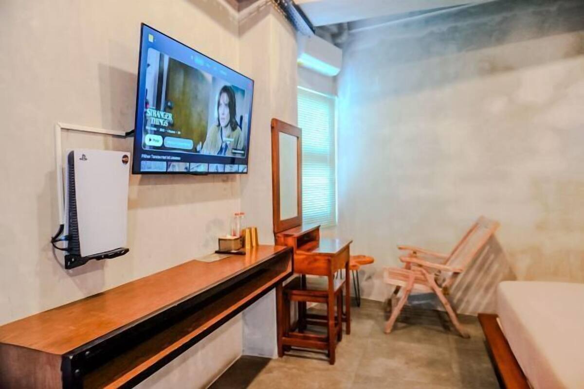 Pillowtop beds, desk, laptop workspace, free WiFi