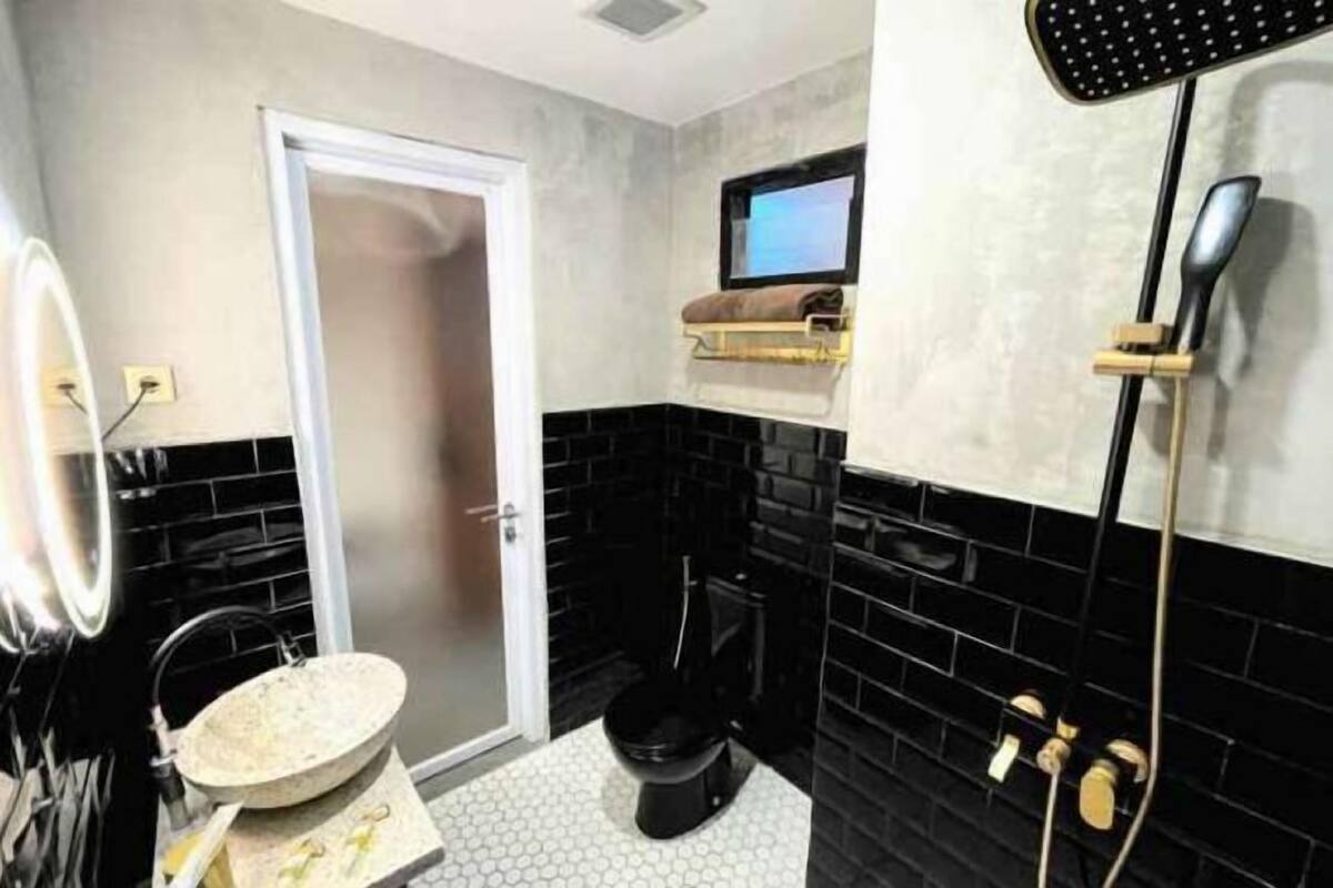 Bathroom | Jetted tub, towels