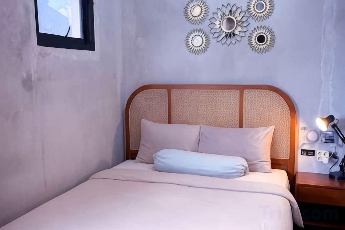 Pillow-top beds, desk, laptop workspace, free WiFi