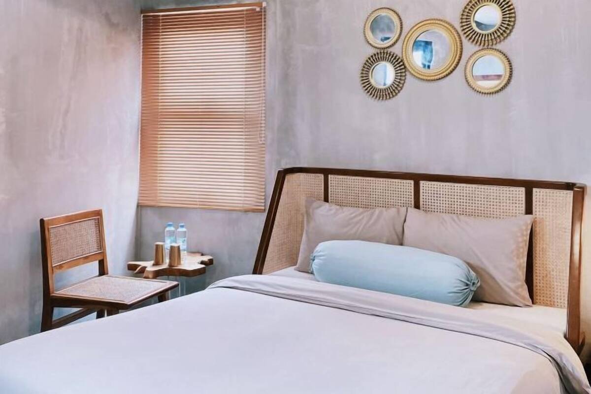 Pillow-top beds, desk, laptop workspace, free WiFi