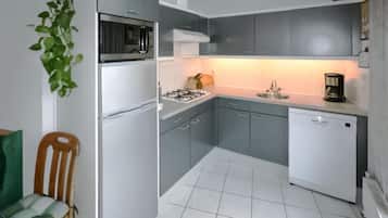 Réfrigérateur, four, plaque de cuisson, lave-vaisselle