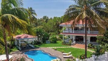 Luxury Villa, Balcony, Partial Sea View | 5 bedrooms, premium bedding, blackout drapes, soundproofing