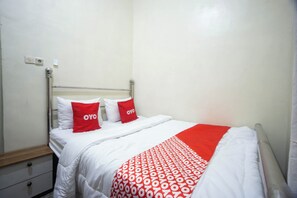 Free WiFi, bed sheets - OYO 93987 Suropati 2 Guest House (Malang)