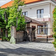 Collection O Near Seminyak Beach Formerly The Kumpi Hotel