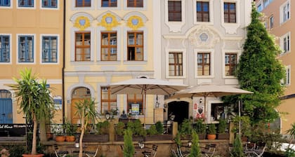Apartment 'Antique Wohnung Am Schloss' with Wi-Fi