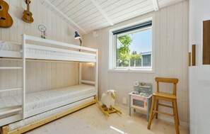 3 bedrooms, iron/ironing board, travel cot, free WiFi