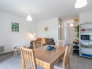 Interior - Apartment Canopy by Interhome (Hyères)