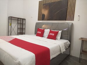 Deluxe Double Room | Soundproofing, free WiFi, bed sheets - Hotel O Guest House Maria (Lubuklinggau)