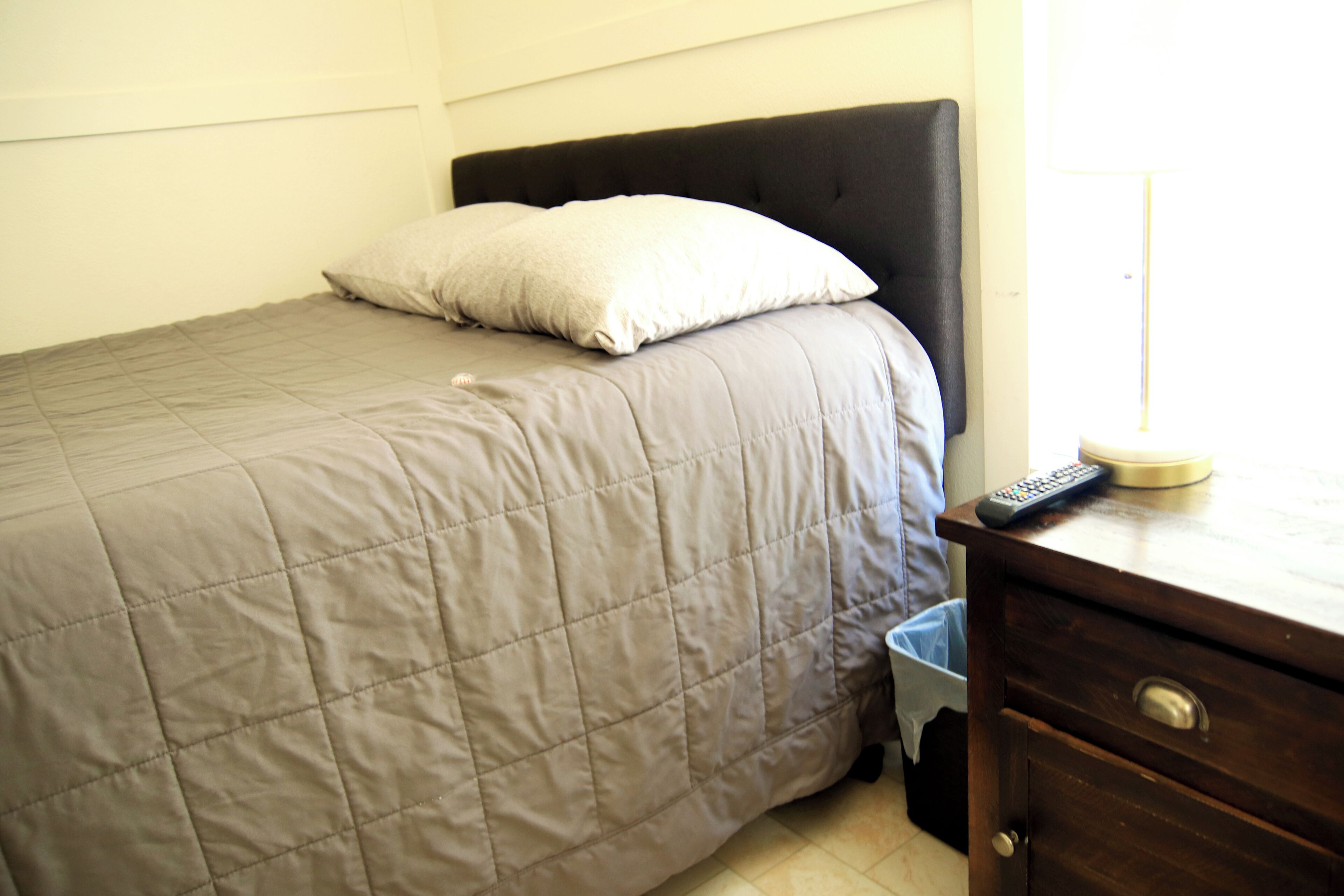 1 dormitorio, tabla de planchar con plancha, wifi y ropa de cama