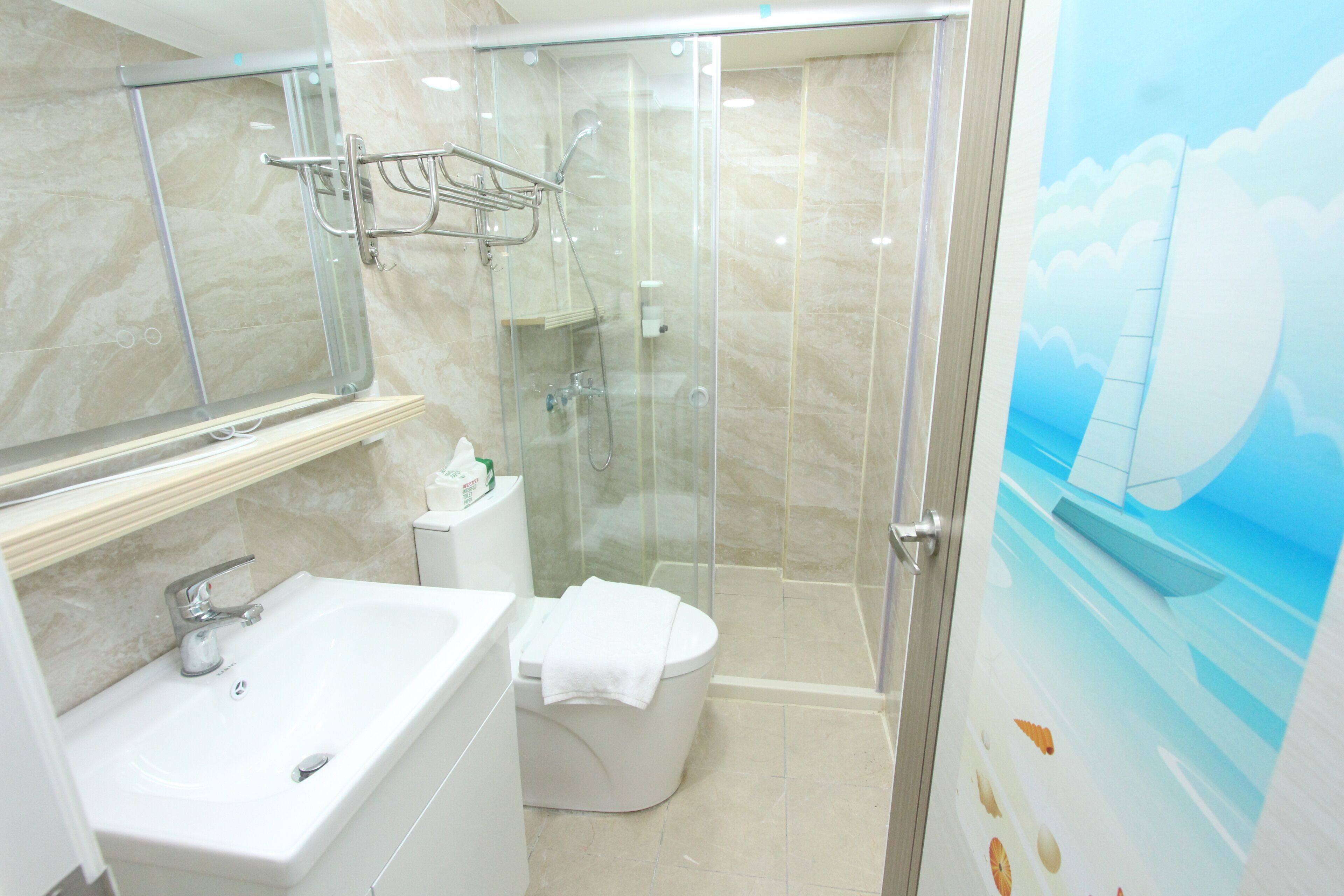 淋浴設備、免費盥洗用品、吹風機、毛巾