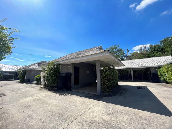 Fachada de la propiedad