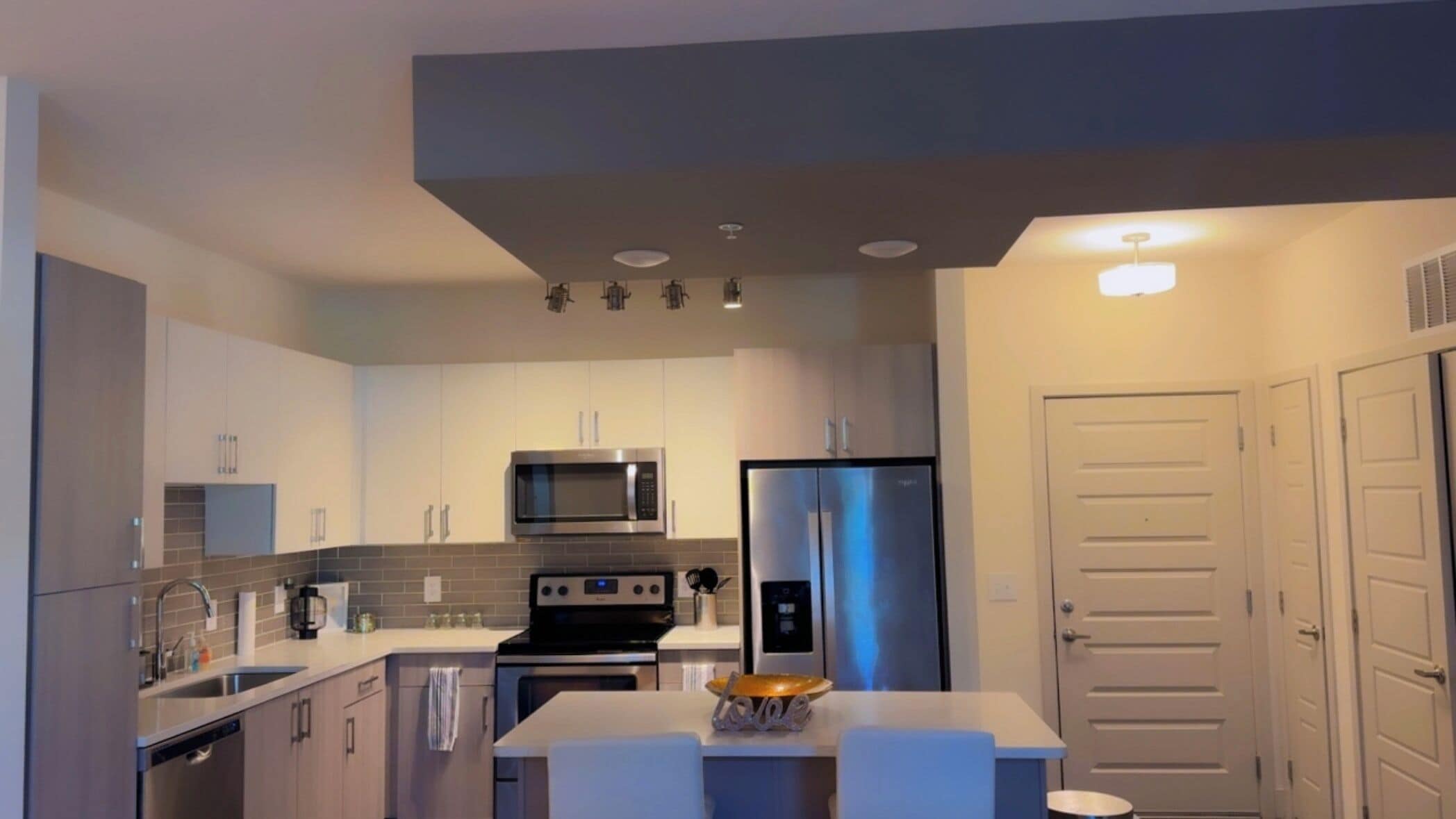 2 Bedroom Full Apartment Pool View with Access to Amenities, Marta & Belt-line!