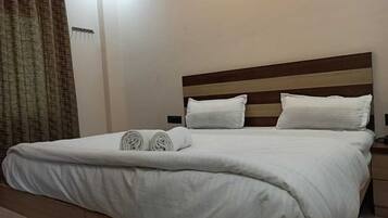 9 bedrooms, iron/ironing board, WiFi, bed sheets