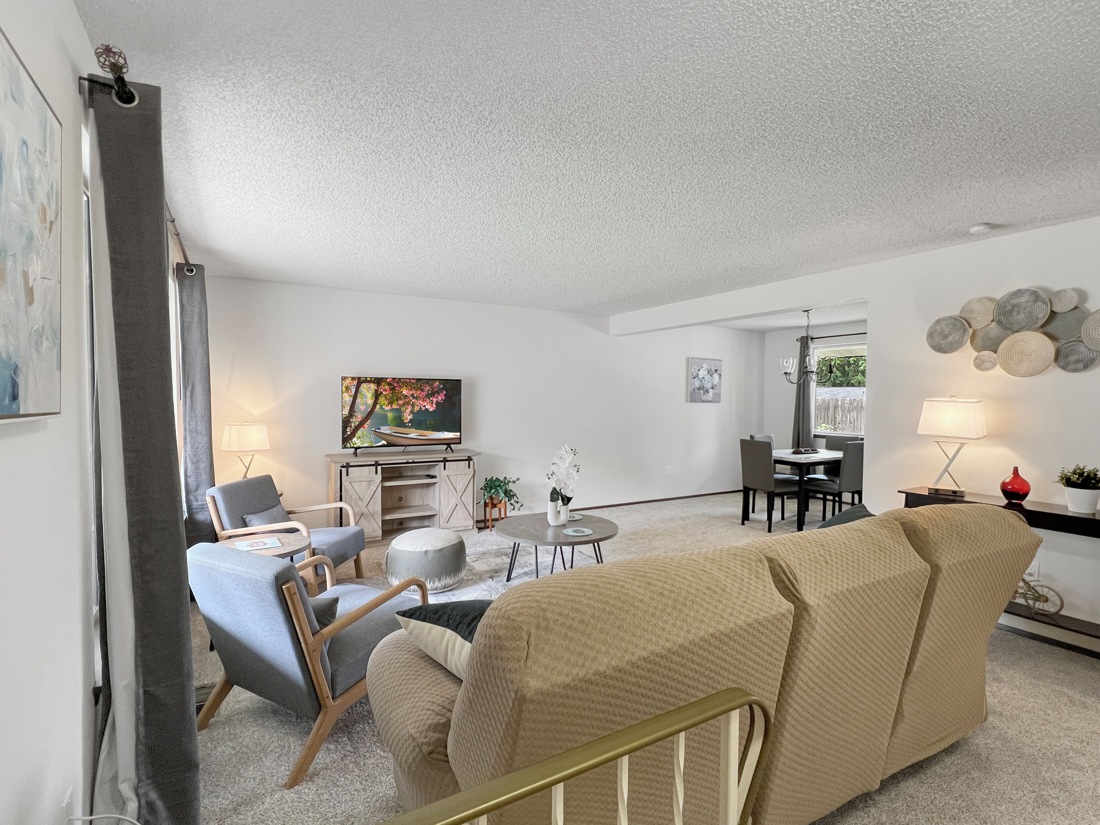 Smart TV, fireplace
