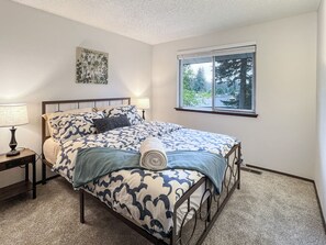 3 bedrooms, iron/ironing board, free WiFi, bed sheets - Entire home in Port Orchard, Washington with Game Room, Fire Pit and RV Parking (Port Orchard)