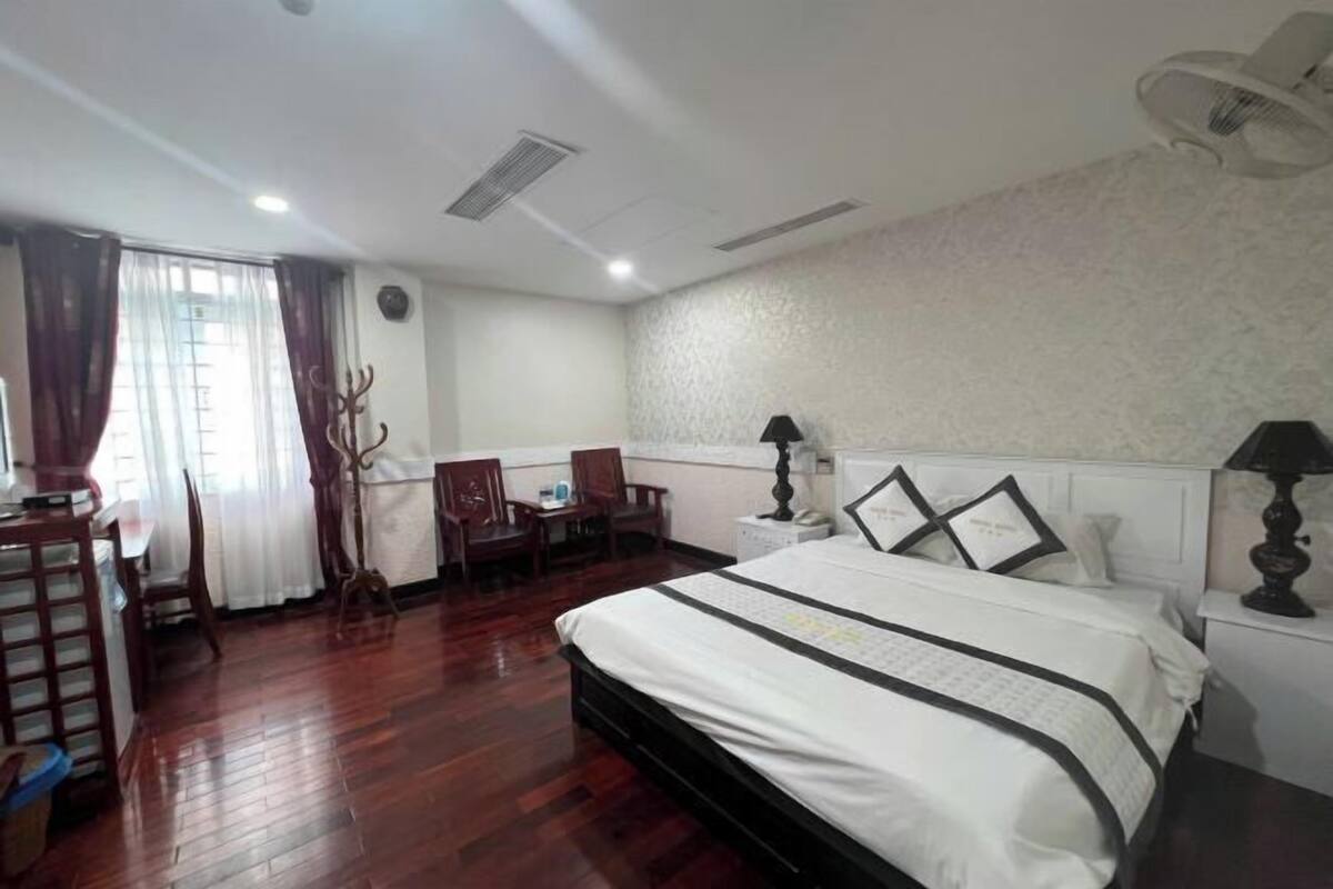 โต๊ะทำงาน, ผ้าม่านกันแสง, Wi-Fi ฟรี, ผ้าปูที่นอน