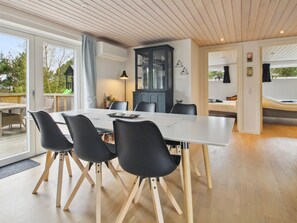 Dining - "Golubinka" - 2.5km from the sea by Interhome (Rømø)