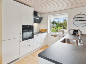 Fridge, microwave, oven, dishwasher - "Golubinka" - 2.5km from the sea by Interhome (Rømø)