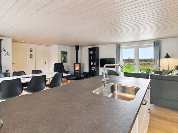 Dining - "Golubinka" - 2.5km from the sea by Interhome (Rømø)